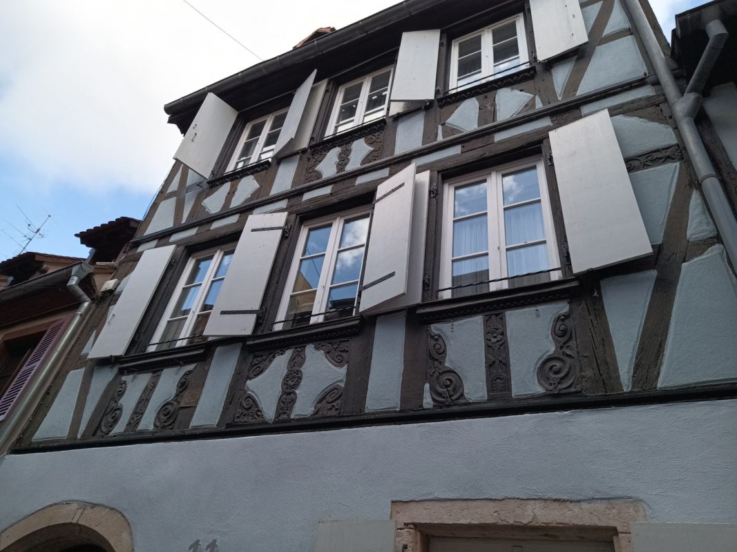 Il y a des détails de gravure et d'architecture partout où on pose le regard.