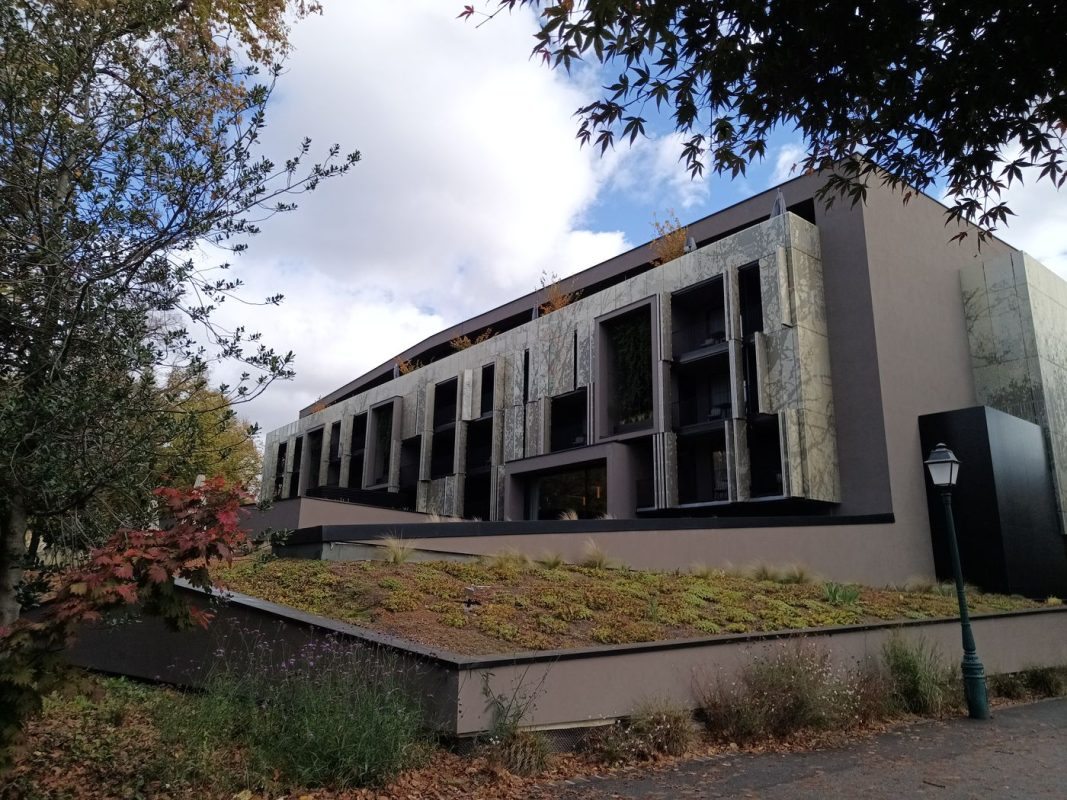 Un Hôtel / Spa moderne le long du parc