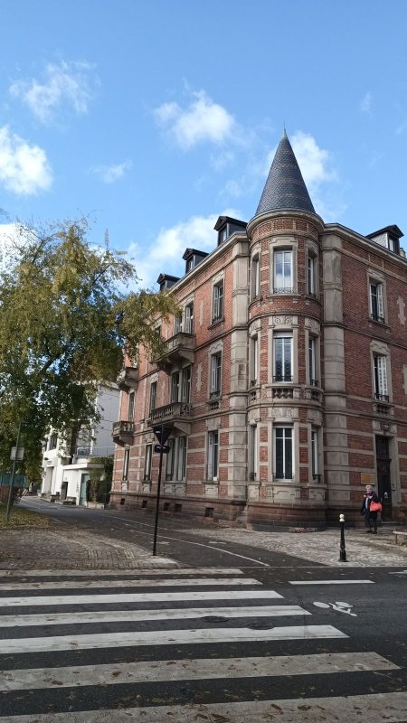 Maion à coté du square Hansi