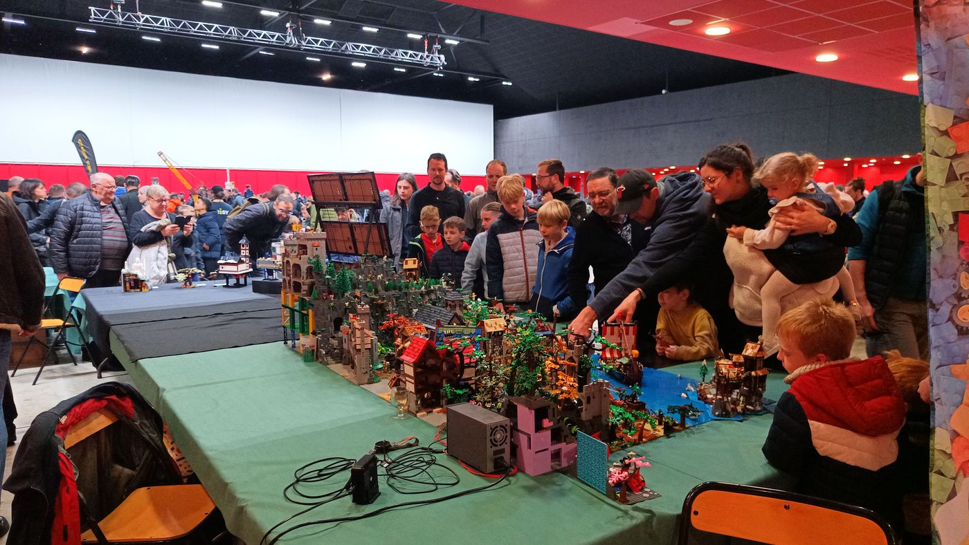 Il y a foule devant les stands !