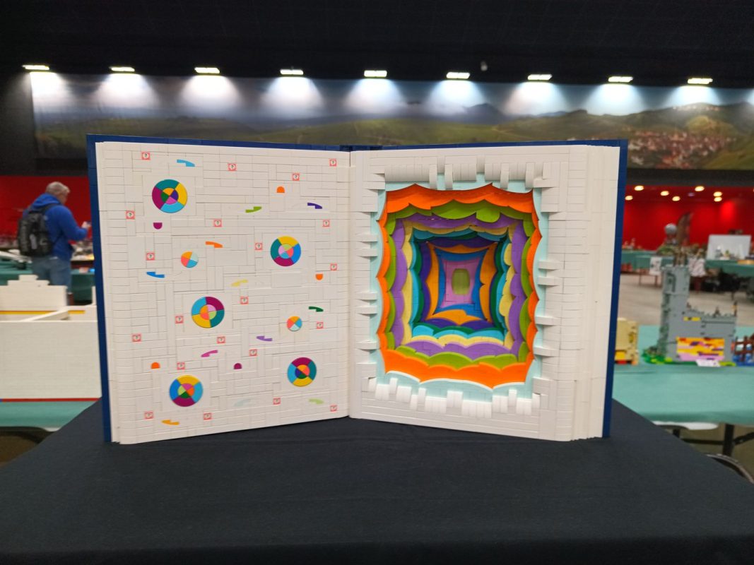 Livre ouvert en relief