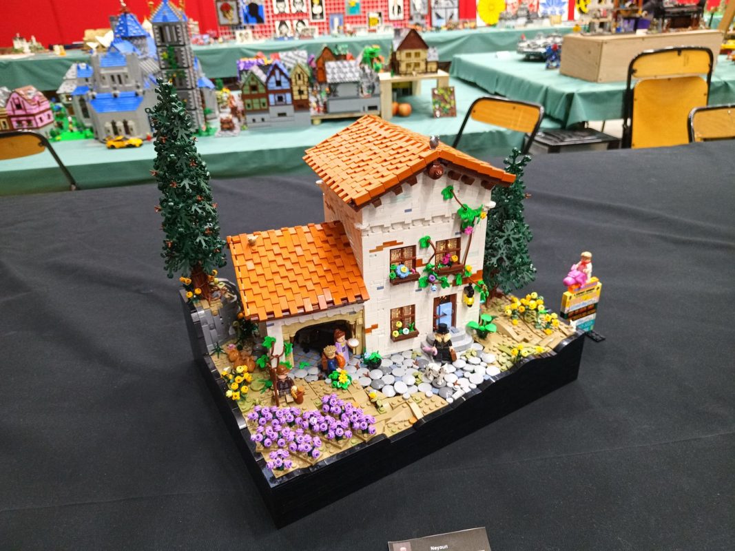 Maison tellement bien détailler (les arbres !)