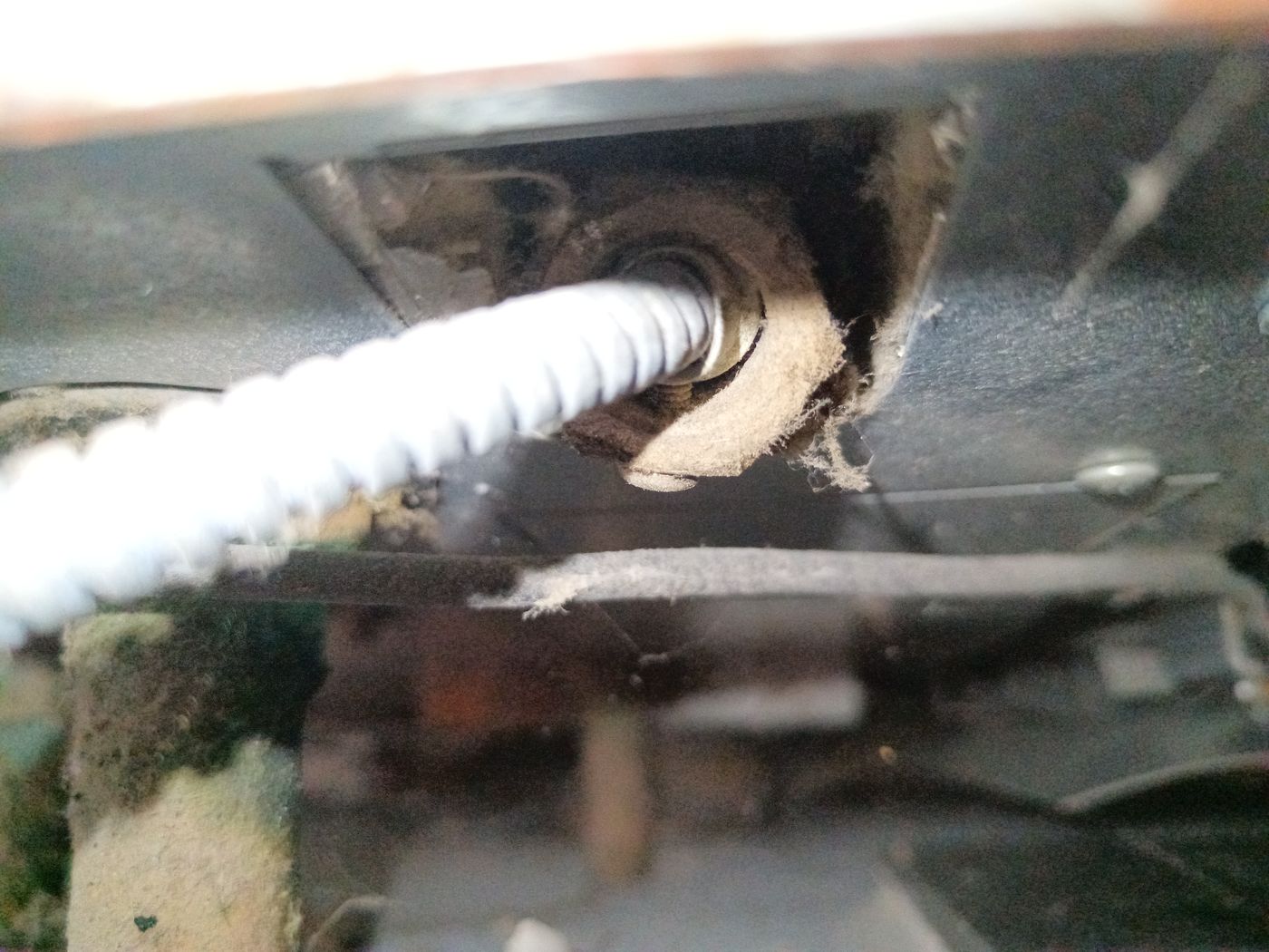 Et rentre dans le bouilleur par là, la vis est inaccessible...