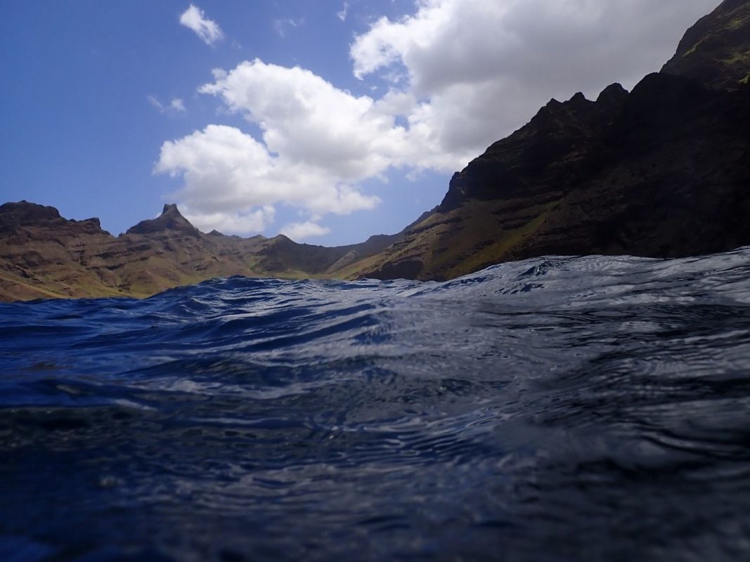 En sortant de l'eau, de bonne vague, mais quel paysage !