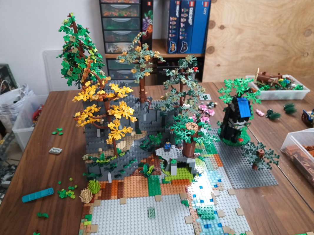 Une colline arborée