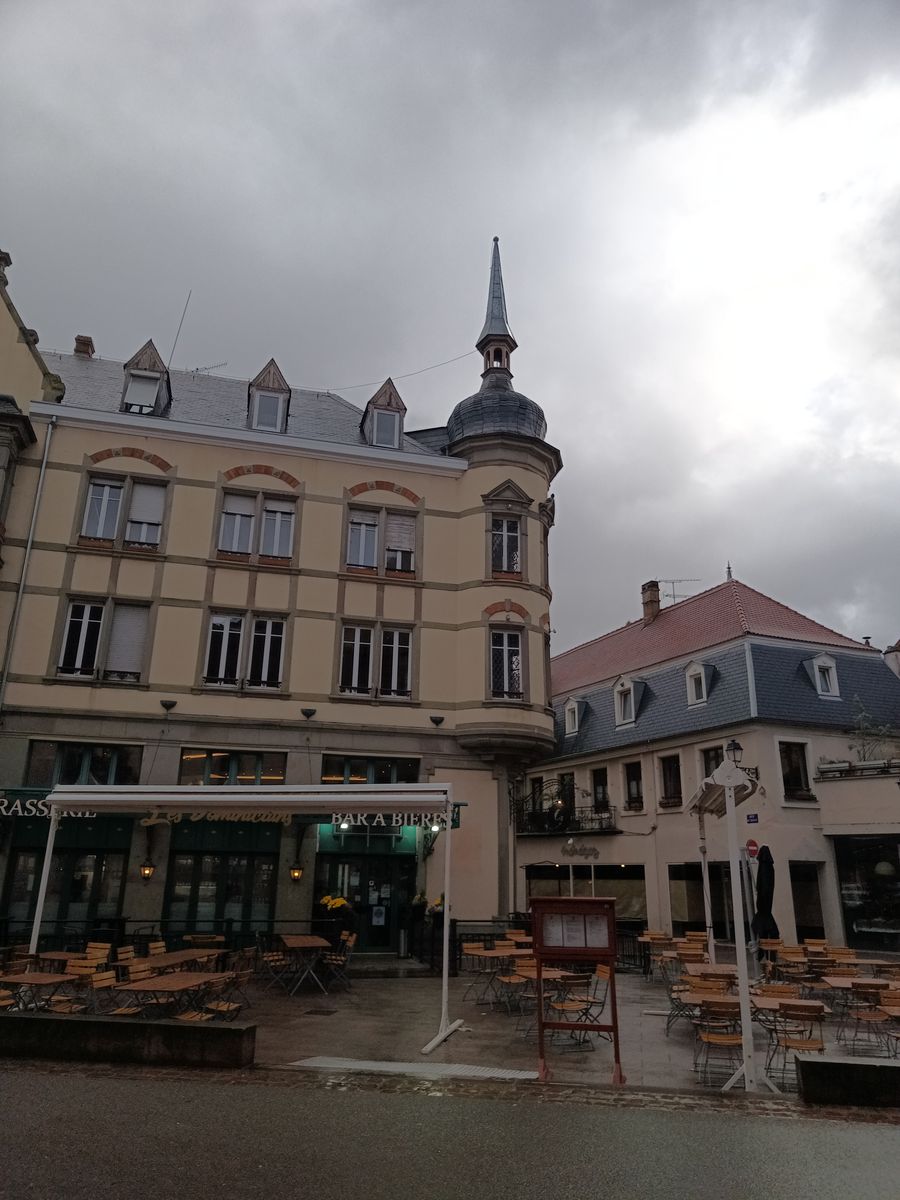 J'aime bien ces tours dans les coin de bâtiments