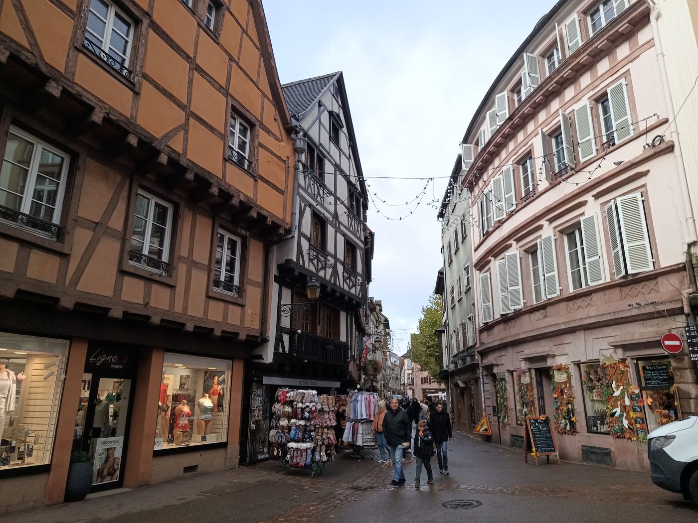Maisons et Boutiques décoré pour Halloween et Noël
