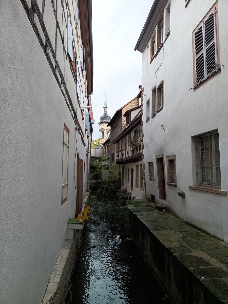 En fait il y a plusieurs petit cours d'eau canalisé/sous terrain sous la ville