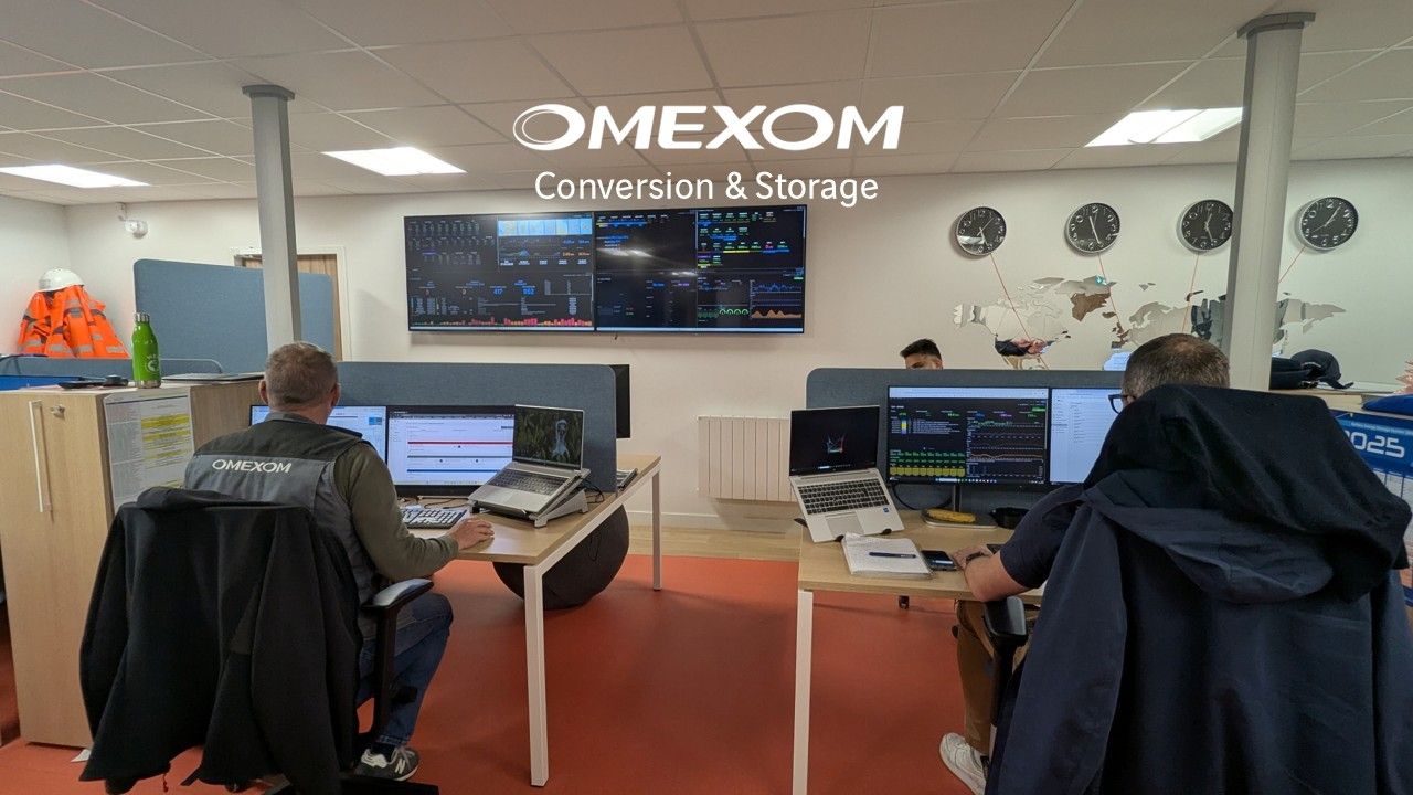 Mon Open Space et mon bureau (celui avec la balle comme siége)