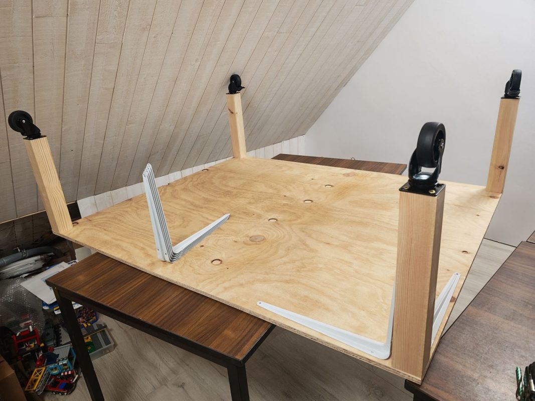 J'avais prévu le coup, j'avais déjà acheter des équerre... Mais si j'avais pu économiser...