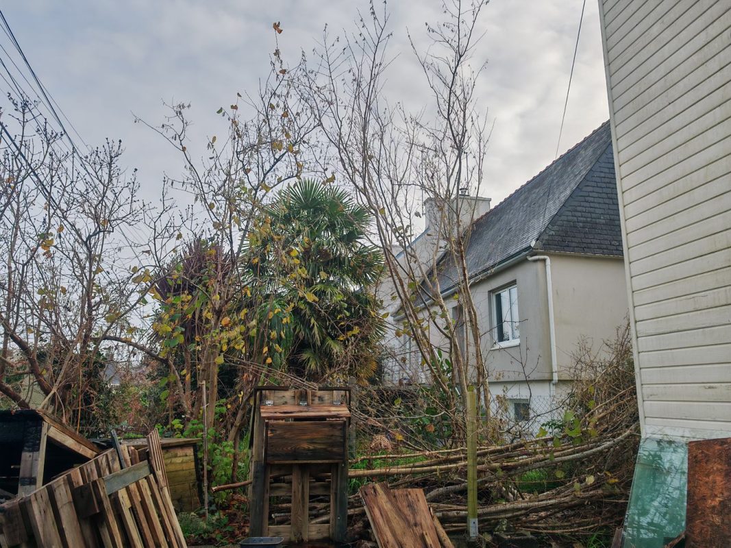 Ca fait un peu de lumière, et ca frottera moins sur la maison