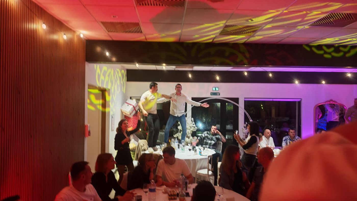 Ca fini debout sur les tables tout cela !