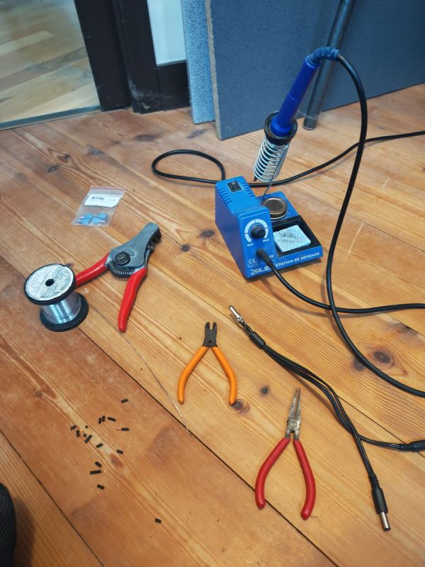 Fabrication d'un able d'alimentation 19V double pour le routeur et le PC serveur