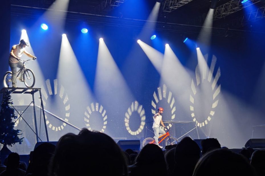 Spectacle d'acrobatie à vélo