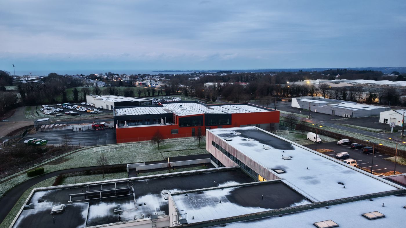 Centre de secours et océan vu de la tour