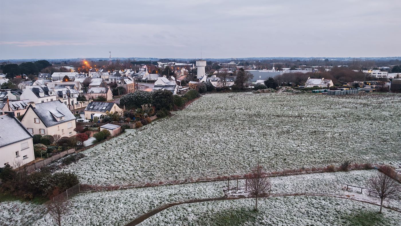 L'intérieur des terres sous la petite poudreuse
