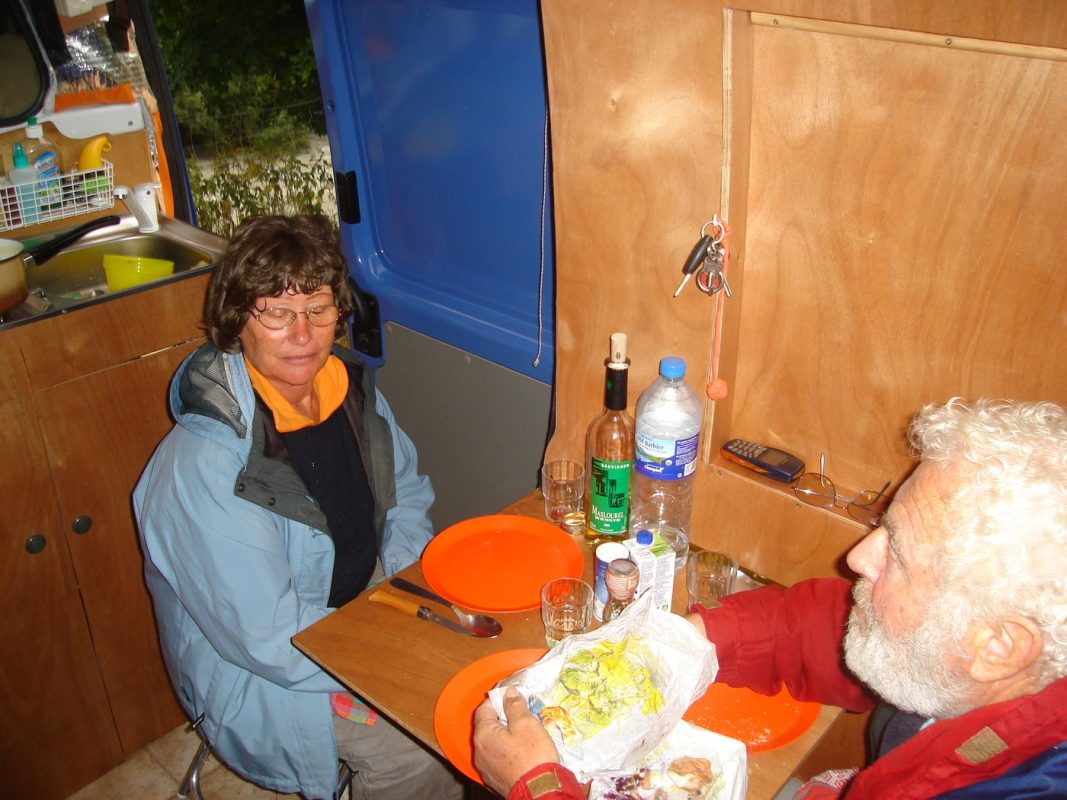 07/08/2027 : Repas abrité de la pluie à Gavarnie avec mes parents