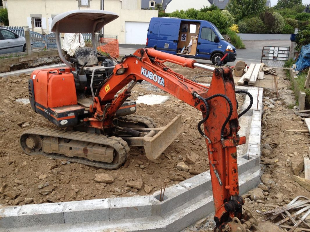 29/06/12 : toujours là à coté des travaux pour la cuve d'eau
