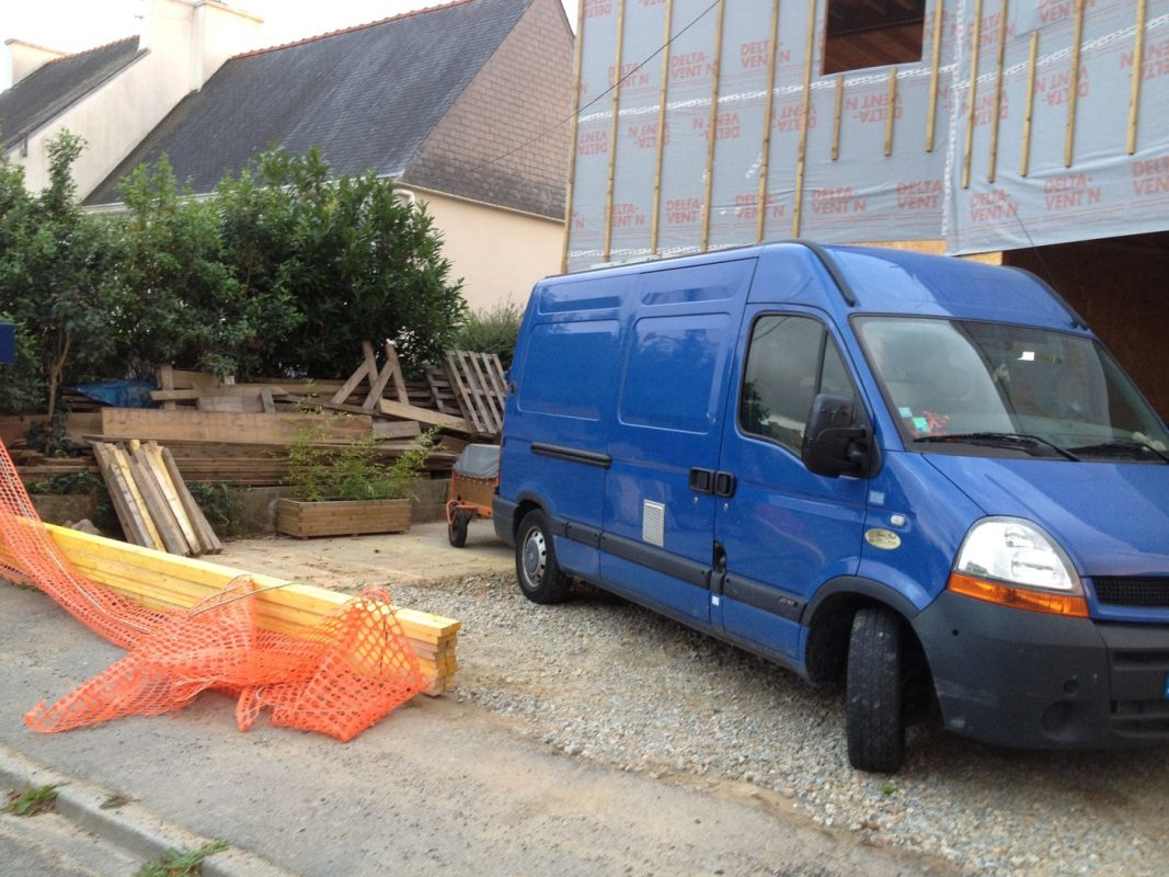 Le fourgon a envi son parking vidé