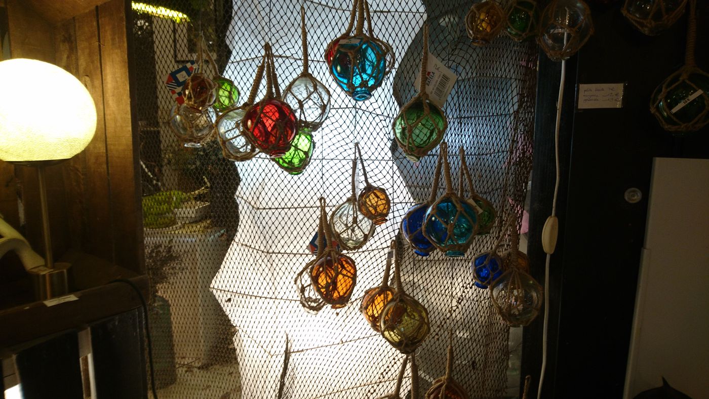 Au magasin de déco 'Au détour du monde'