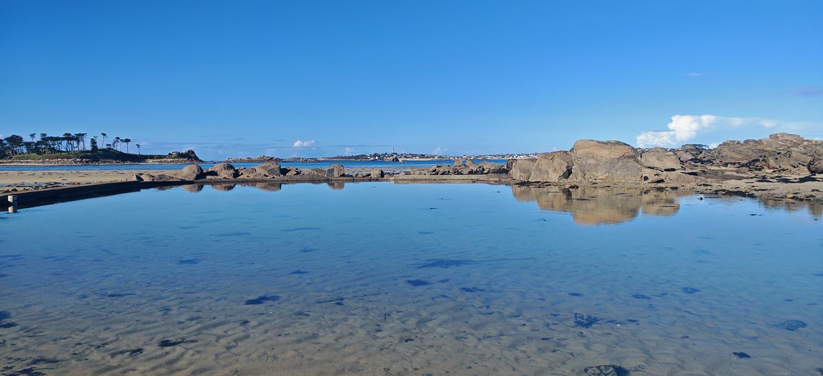 Reflet dans la piscine à marée