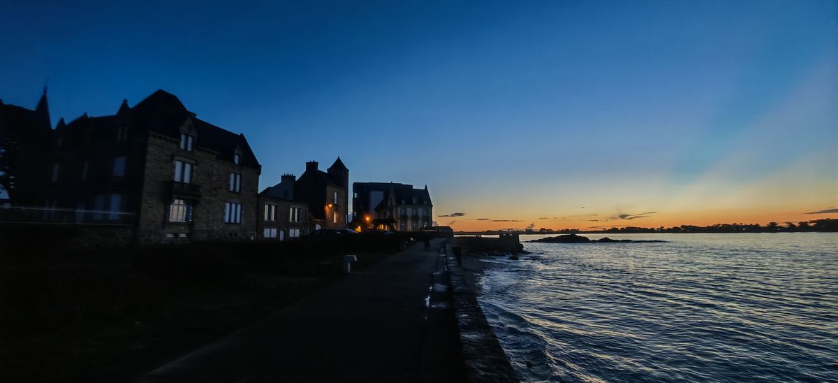 Au bout de la ville, face à Bartz