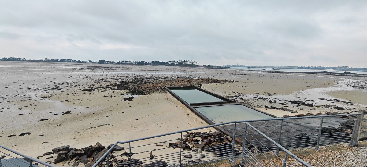 y'a juste les piscines pour avoir de l'eau, sinon c'est loin !