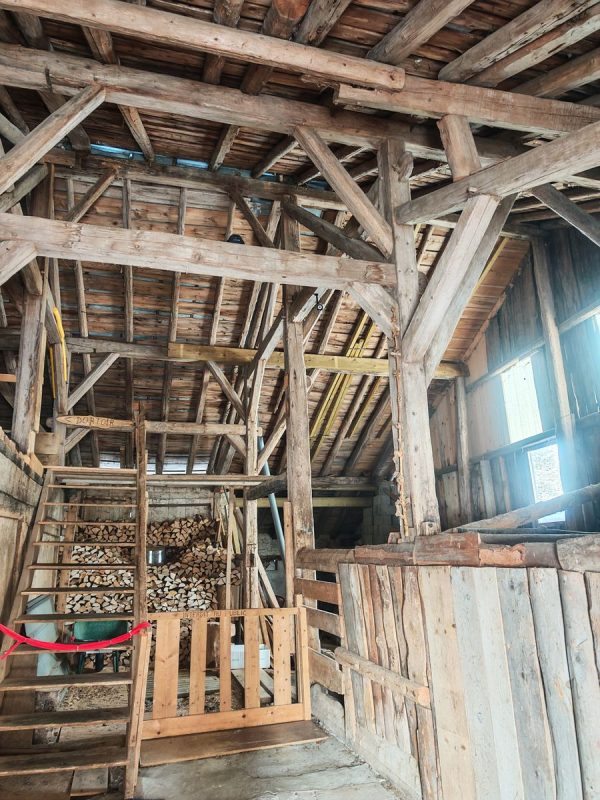 La charpente de la partie grange