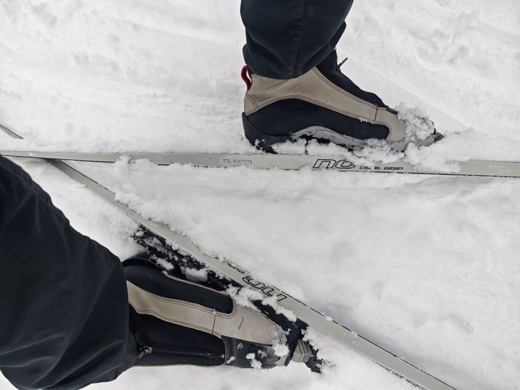 La neige qui colle au patin des ski, c'est plus de la glisse !