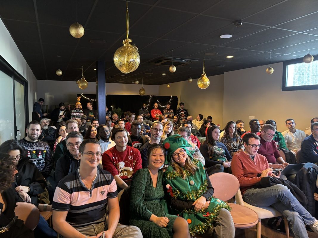 L'auditoire tout ouïe et tout sérieux !