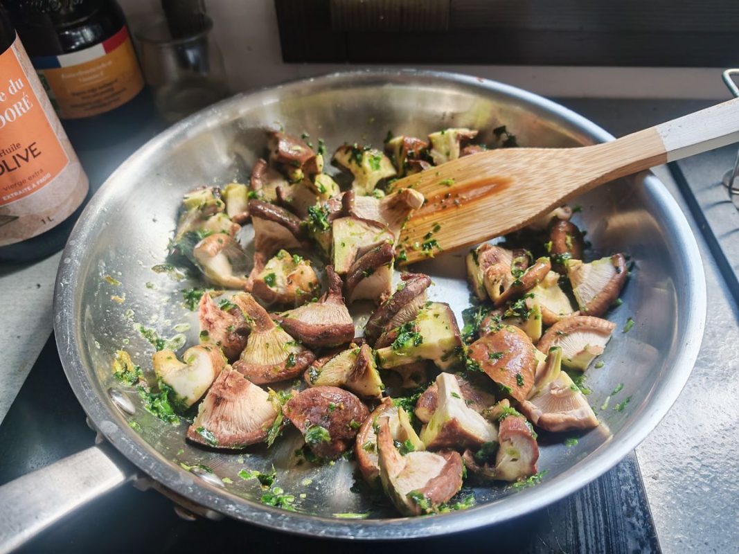 Poêlé de champignon shitakés aux ail des ours et triquètre