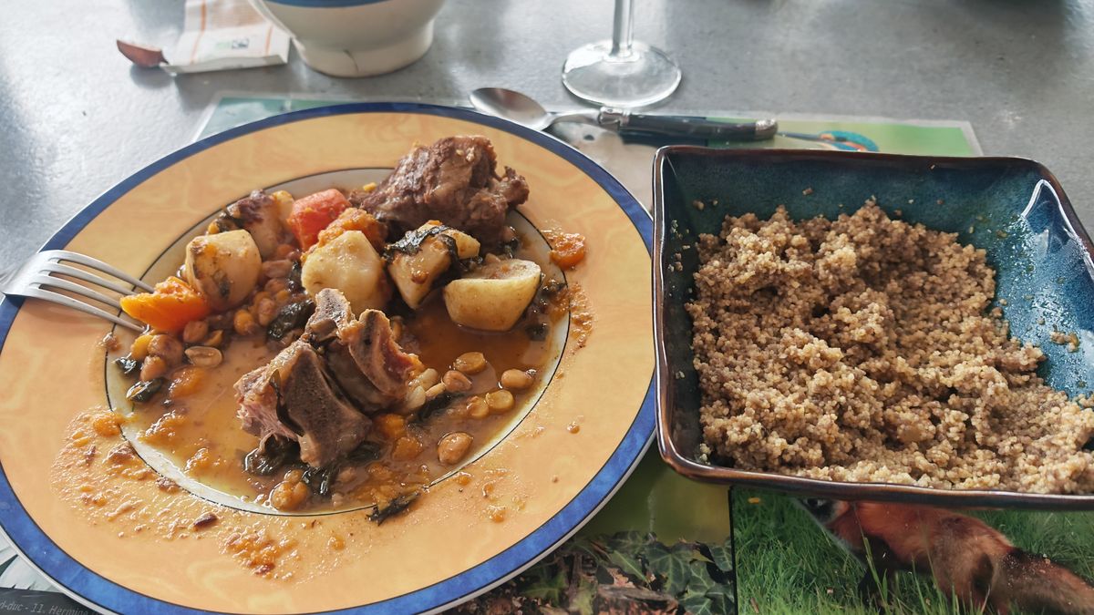 Couscous d'agneau aux prune séché et tubercules du jardin