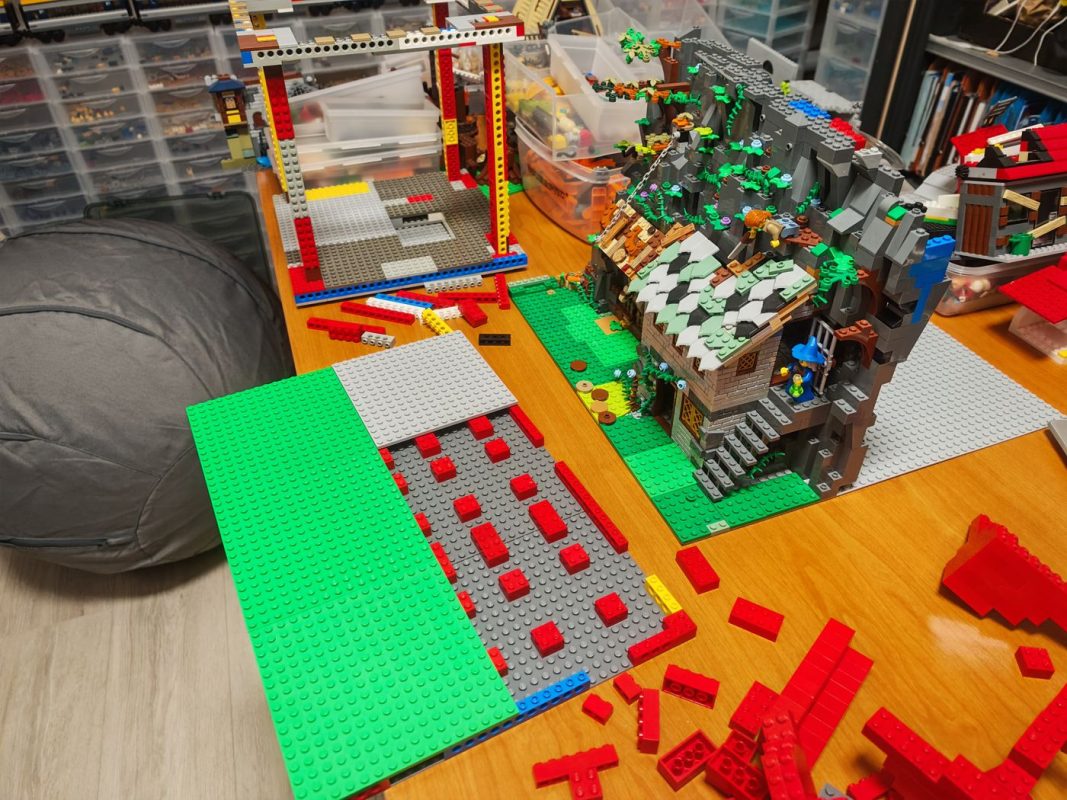 On passe aussi au système MILS pour fixer les plaques entre elle, et pour pouvoir faire des 'creux' (ruisseaux, passage de câbles électriques) 