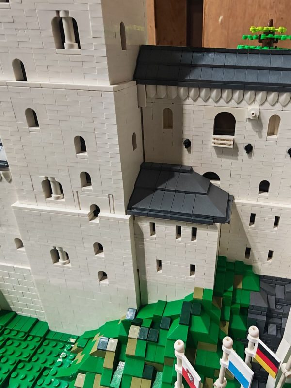 Détails : impressionnant travail de texture des pierres