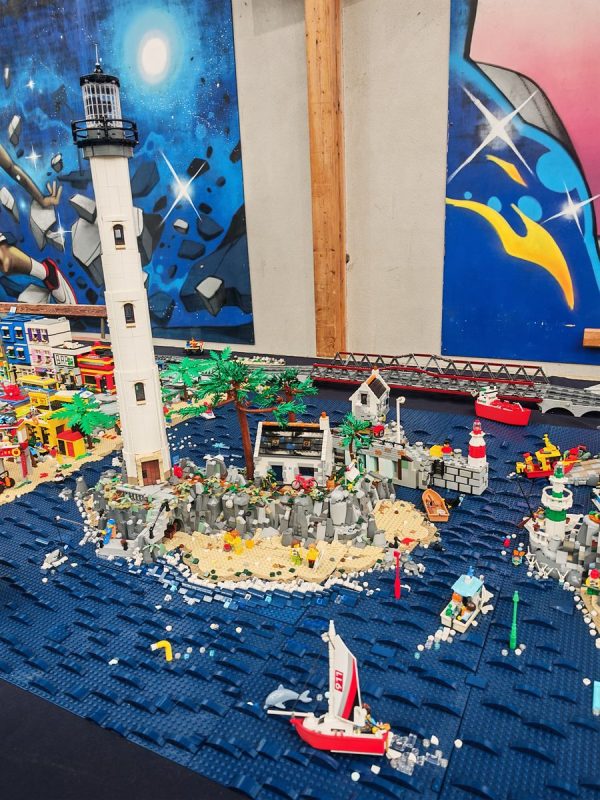 Le grand phare de Rodolphe et Théo de Lego Master (Eliant)