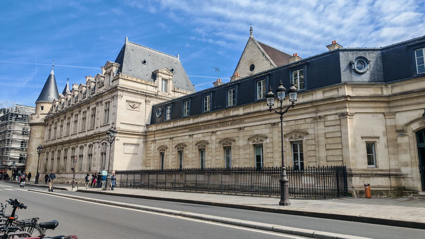 Le bâtiment des Arts et Métiers