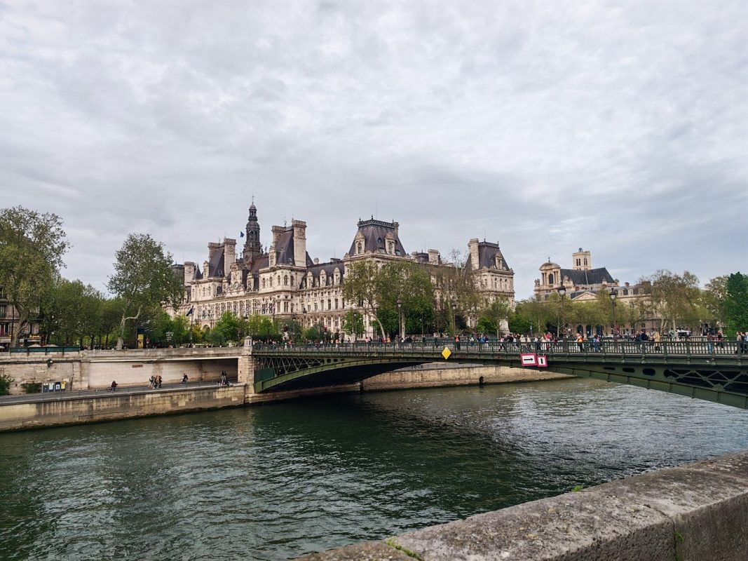 Passage sur la seine pour finir sur l'île de la cité