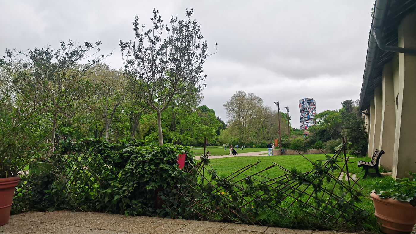 Le parc et la tour aux Figures
