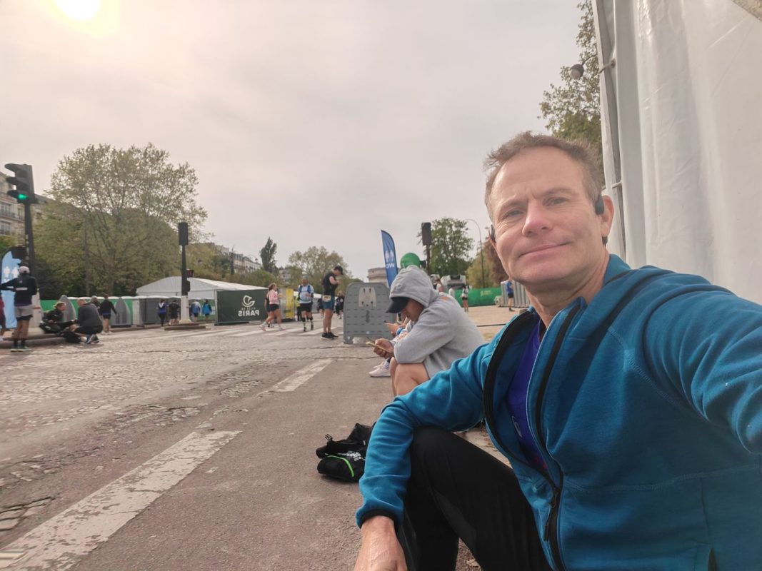Attente que le soleil sorte pour mettre mon sac à la consigne