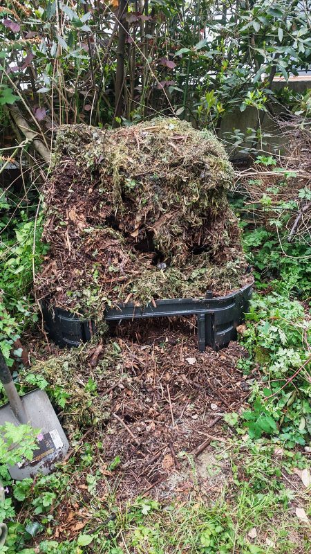 Un des 'tas' de compost