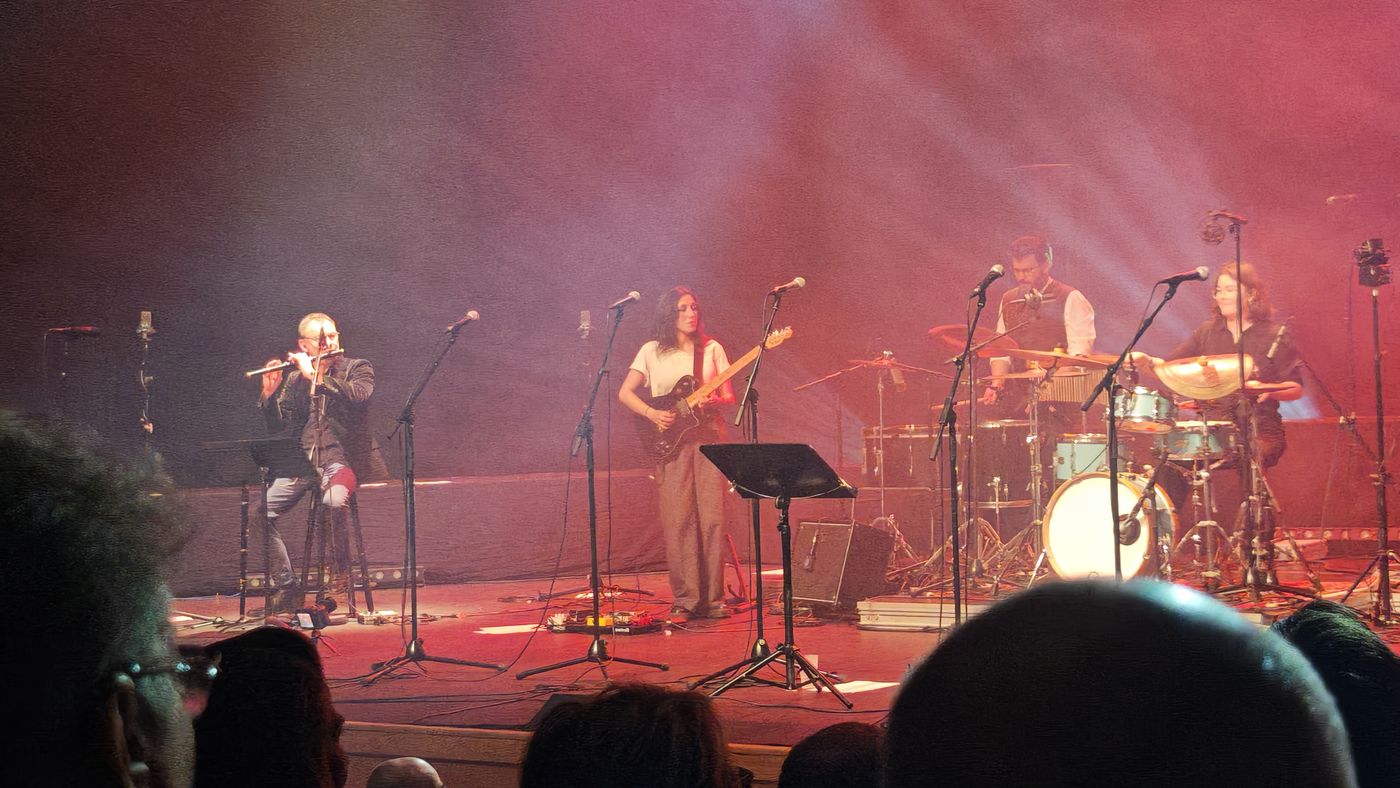 Yann Cariou (Flute traversière) et Zoé Muraccioli(guitare électrique)