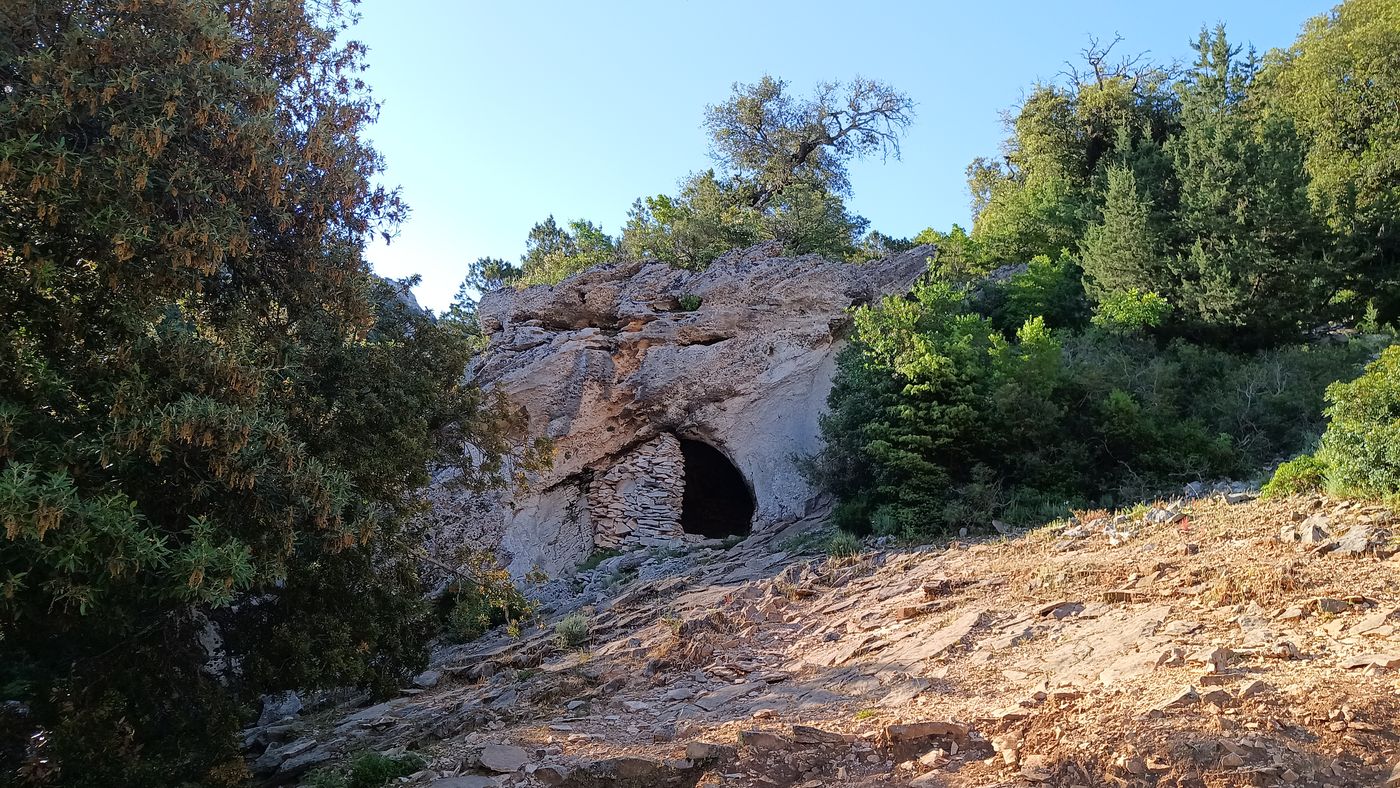 Une semi grotte / semi maison troglodyte !