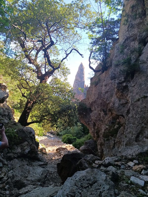 A l'approche de la plage et de son aiguille