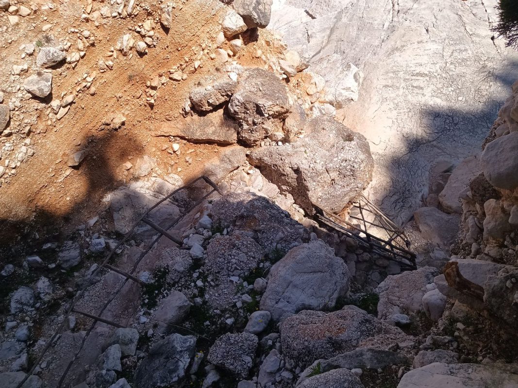 Les escaliers pour descendre