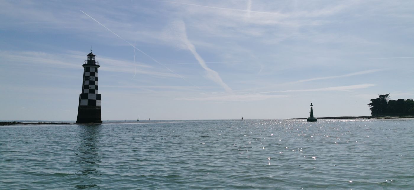 Le phare de la Perdrix et l'océan