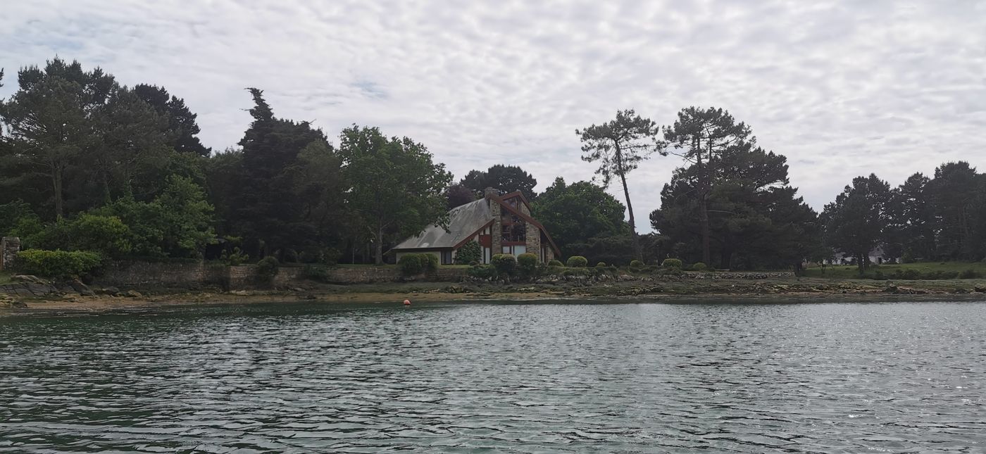 Dans une anse caché derrière le port, des maison étonnantes