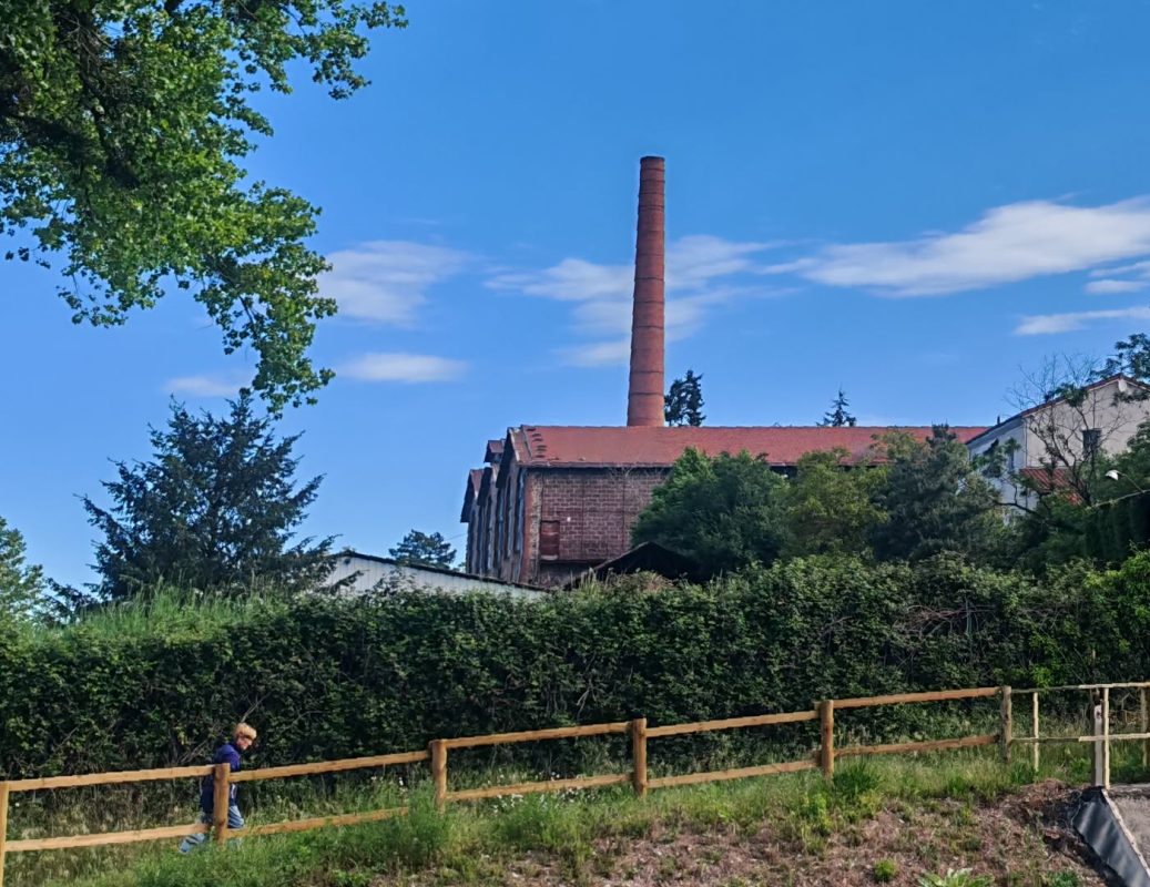Ancienne usine en bord de Loire