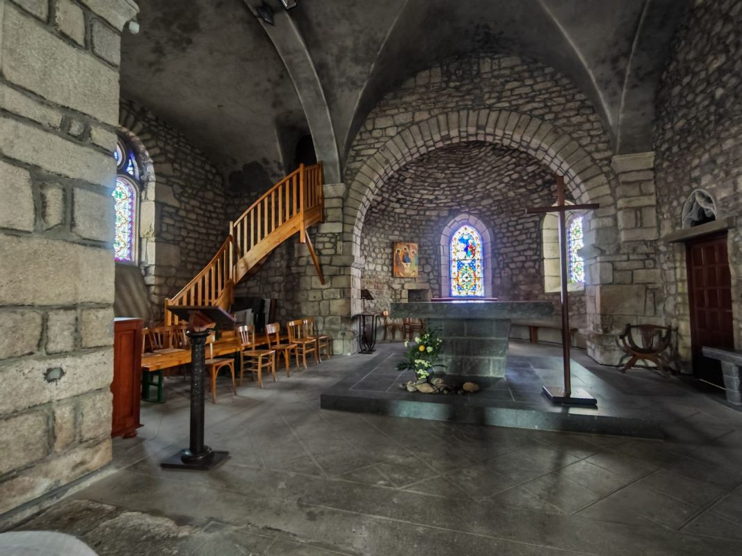 Dans l'église