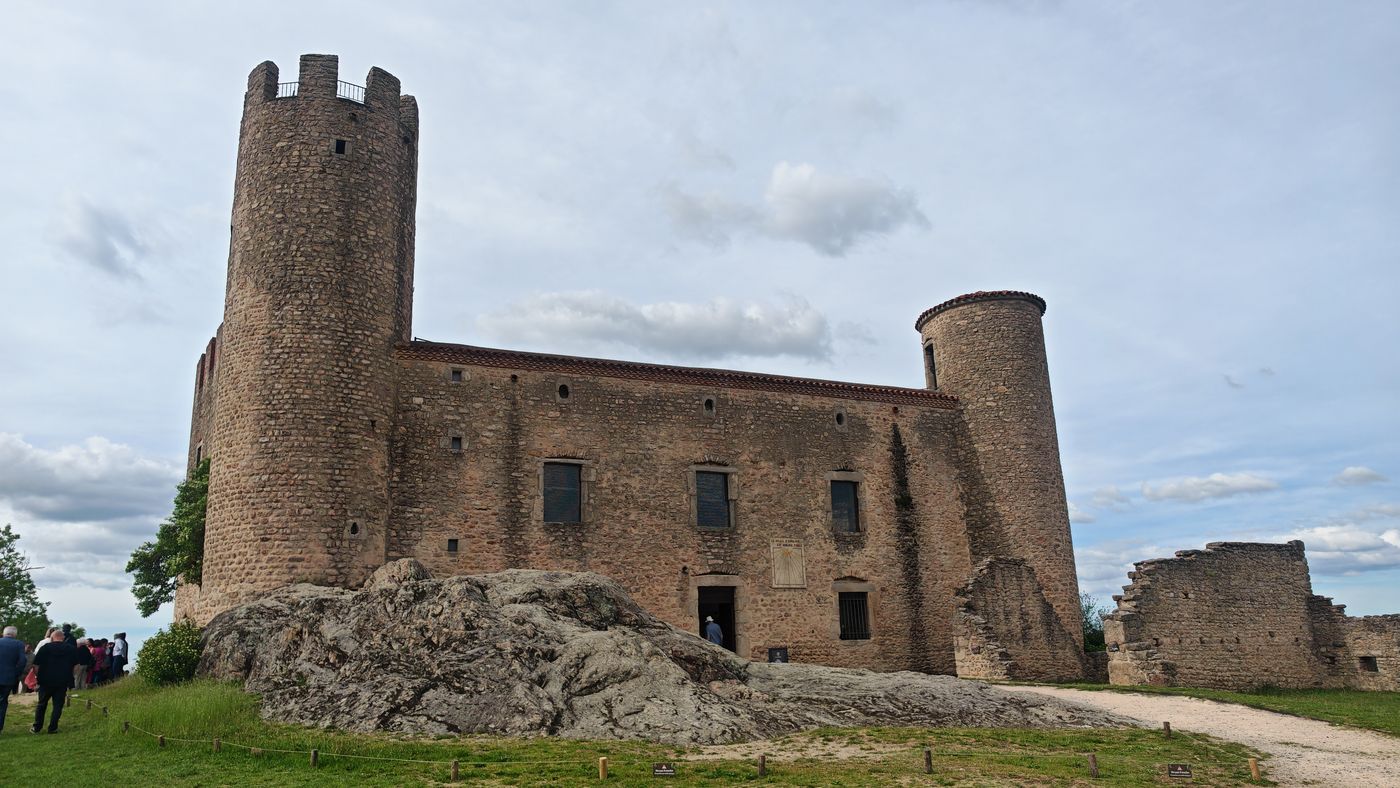 Façade du château d'Essalois
