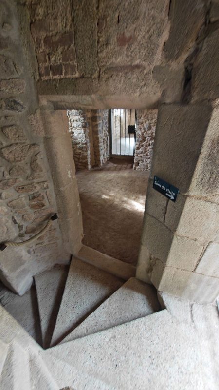 Escalier pour monter une des tours